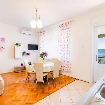 Two-bedroom In Crikvenica Xxxiii Lejlighed *