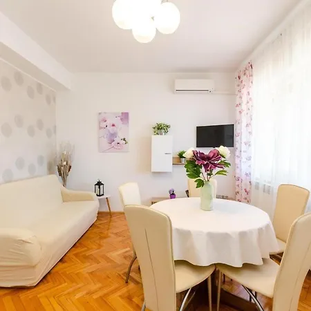 Two-bedroom In Crikvenica Xxxiii Sopaljska